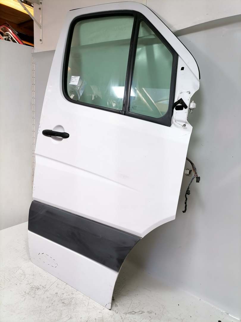 Mercedes Sprinter 906 original T&uuml;r vorn rechts Wei&szlig; Rohbau Bj.2010